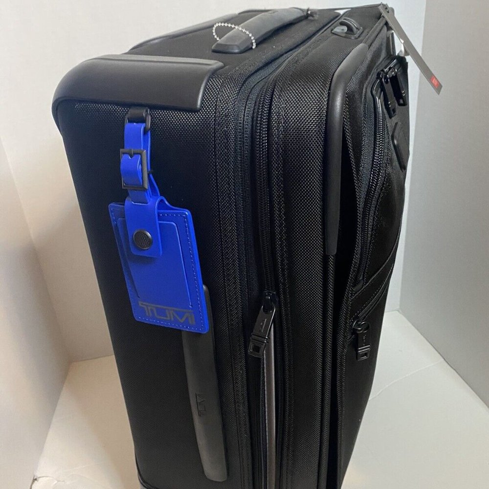 Tumi Alpha 2 International Expandable 22" 2 Wheeled Carry-On Luggage NWT - Picture 2 of 10